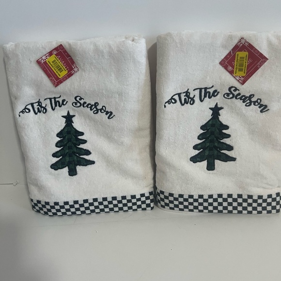 Christmas bath towels. Embroidered bath towels new with tags - Picture 1 of 1